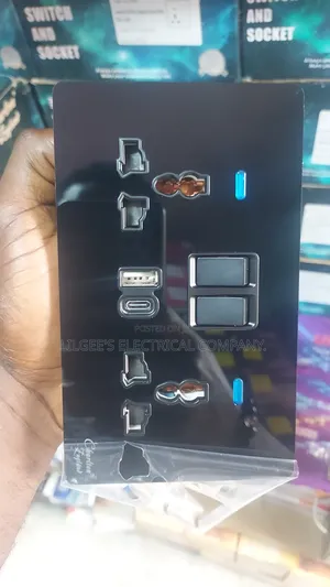 Shiny Black Charlton Double Socket With Usb and Type C