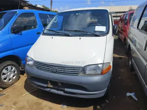 Toyota HiAce 2002 White