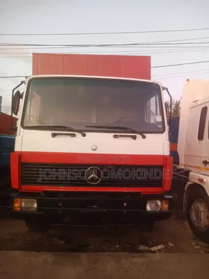 814 Mercedes Container Body
