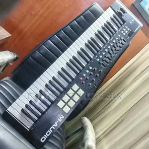 M Audio Oxygen61 Studio Keyboard