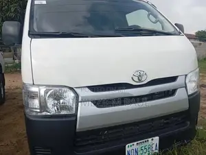 Toyota HiAce 2010 White