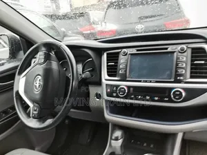 Toyota Highlander XLE 4x4 V6 (3.5L 6cyl 8A) 2017 Gray