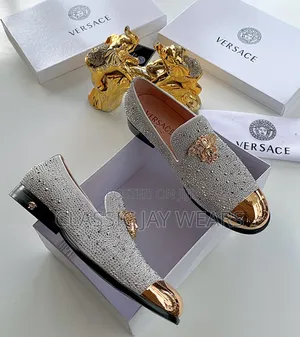 Quality Stone Shoe With Golden Iron in Front