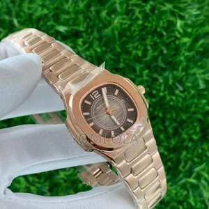 Patek Philippe Geneve Ladies Gold Wristwatch