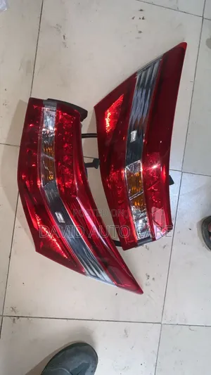Rear Light Toyota Avalon 2015