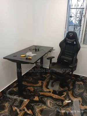 Electric Adjustable Gaming Table and Gaming Chair