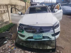 C300 2015 Windscreen Glass Installation We Deliver