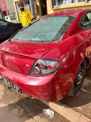 Hyundai Tribulon 2005 Back Glass We Deliver
