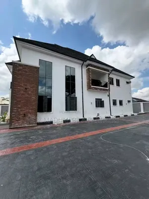 6bdrm Duplex in Eliozu Port Harcourt for sale