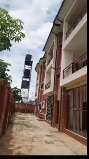 9bdrm Block of Flats in Naze Owerri Imo for sale