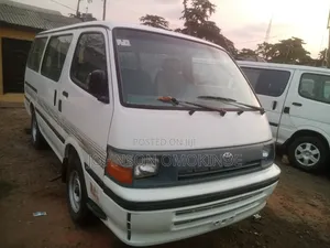 Toyota HiAce 2002 White