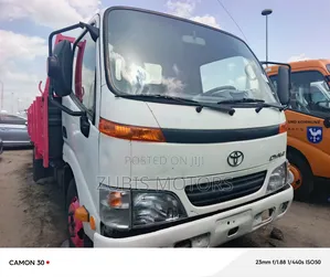 Toyota Dyna Long Chassis White Color 2005 Model 6 Tire