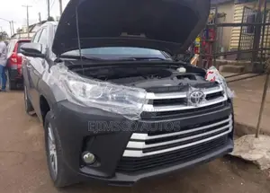 Complete Bumper and Headlight Highlander 2018 Model