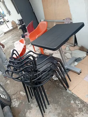 Durable Plastic Table for Restaurant
