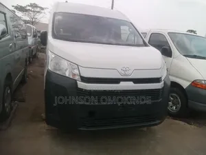 Toyota HiAce 2021 White