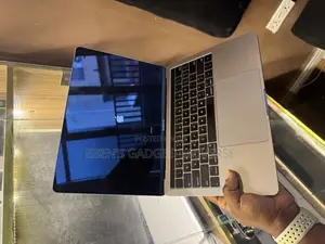 Laptop Apple MacBook Pro 2018 16GB Intel Core i5 SSD 512GB