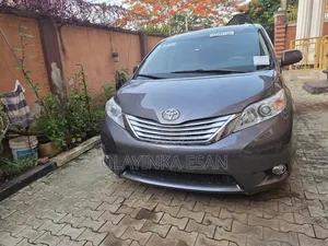 Toyota Sienna XLE 8 Passenger 2012 Gray