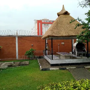 Neat Bush Bar Gazebo Hut With Warranty in Lagos