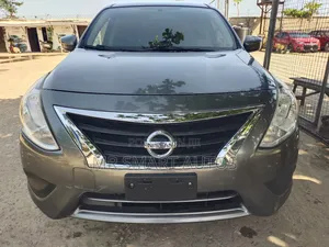Nissan Versa 1.6 SV 2017 Gray