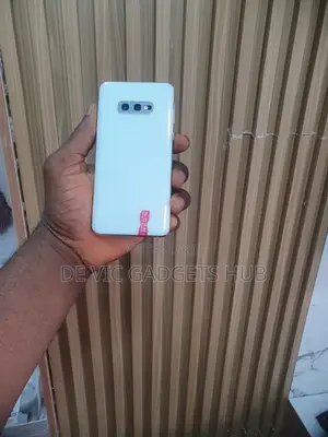 Samsung Galaxy S10e 128 GB White