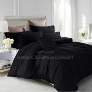 Plain Black Duvets With Bedsheet and Four Pillowcases