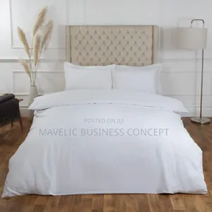 Plain White Duvets With Bedsheet and Four Pillowcases
