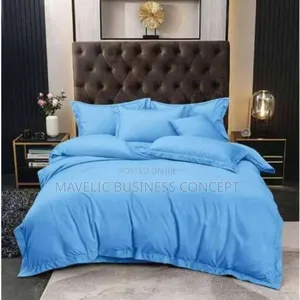 Plain Light Blue Duvets With Bedsheet and Four Pillowcases
