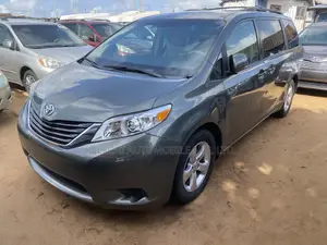 Toyota Sienna LE FWD 8-Passenger 2013 Green
