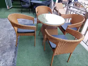 Quality Outdoor Setting