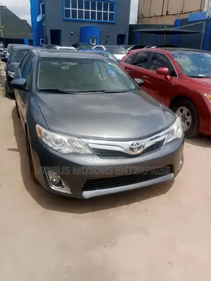 Toyota Camry LE 4dr Sedan (2.5L 4cyl 6A) 2014 Gray