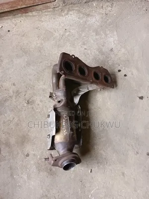Toyota Venza 4plug Engine Catalytic Exhaust Pot.