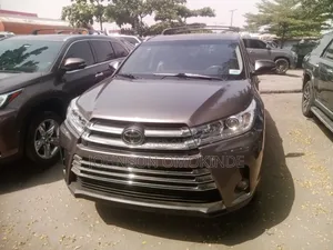 Toyota Highlander XLE 4x2 V6 (3.5L 6cyl 8A) 2018 Brown