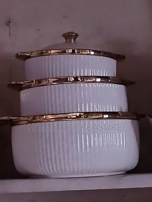 3-Piece Set of Ceramic Serving Dishes With Glass Lids