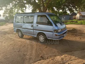 Mitsubishi L300 2002 Blue