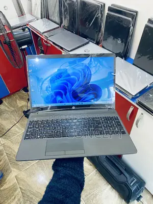 Laptop HP 255 G8 8GB AMD Ryzen 5 SSD 256GB