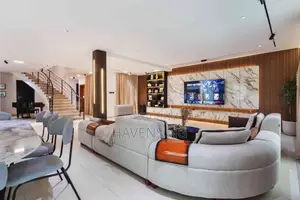 Grande Luxurious 4-Bedroom Apartment
