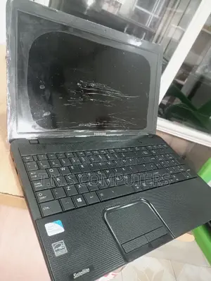 Laptop Toshiba Satellite C850 4GB Intel Pentium HDD 32GB