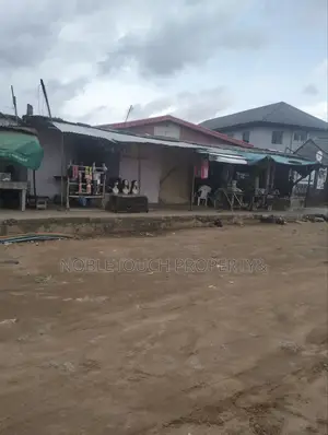 Lounge With 6 Rooms, Lodging Short Let Along Governor's Rd Ikotun