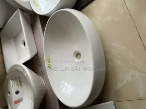 Elegant Oval Ceramic Countertop Basin With Smooth Contours