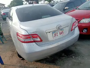 Toyota Camry LE 4dr Sedan (2.5L 4cyl 6AM) 2010 Silver