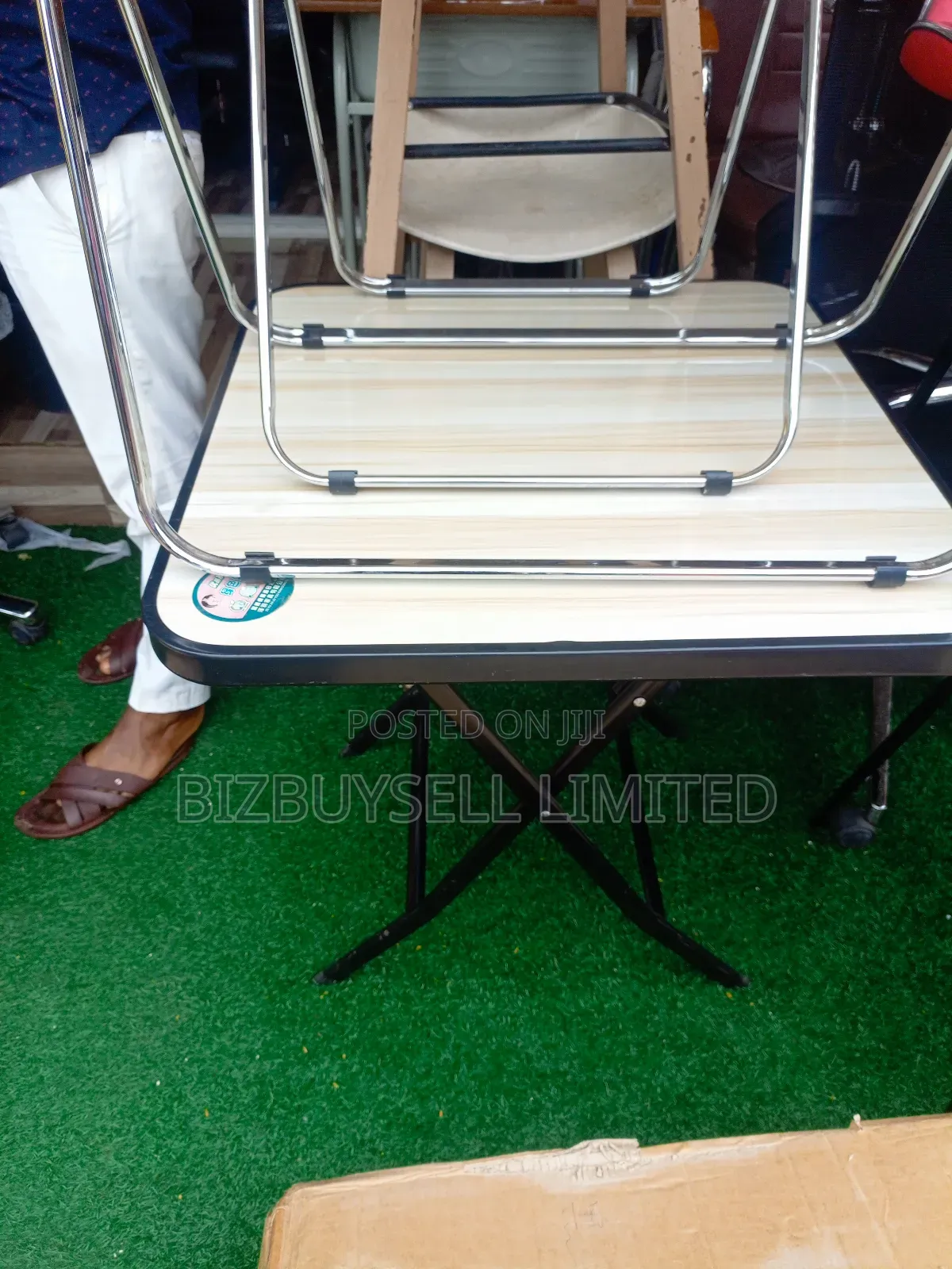 Foldable Dinning And Reading Table.