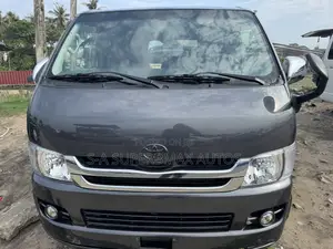 Toyota HiAce 2015 Black