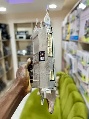 2010-15 Toyota Venza Factory JBL Amplifier