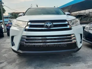 Toyota Highlander XLE 4x4 V6 (3.5L 6cyl 8A) 2017 White