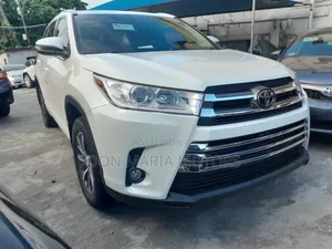 Toyota Highlander XLE 4x4 V6 (3.5L 6cyl 8A) 2017 White