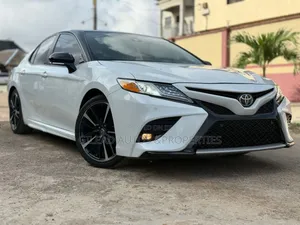 Toyota Camry XSE (2.5L 4cyl 8A) 2019 White