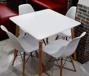 Imported Wooden Leg Table and Chairs Suitable for Restaurant