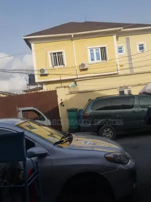 3bdrm Block of Flats in Surulere for sale