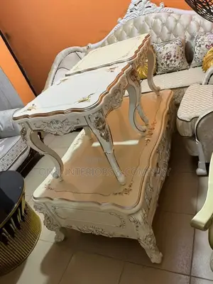Luxury Royal Center Table With 2 Stool