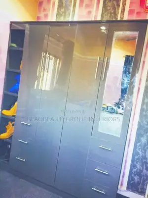Wardrobe 7 Feet